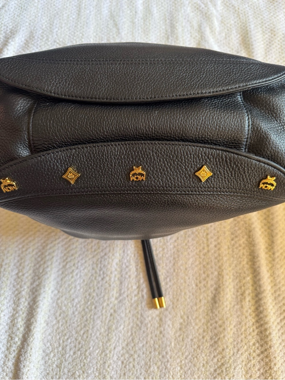 Classic Black Drawstring Leather Tote Bag - Picture 4 of 5